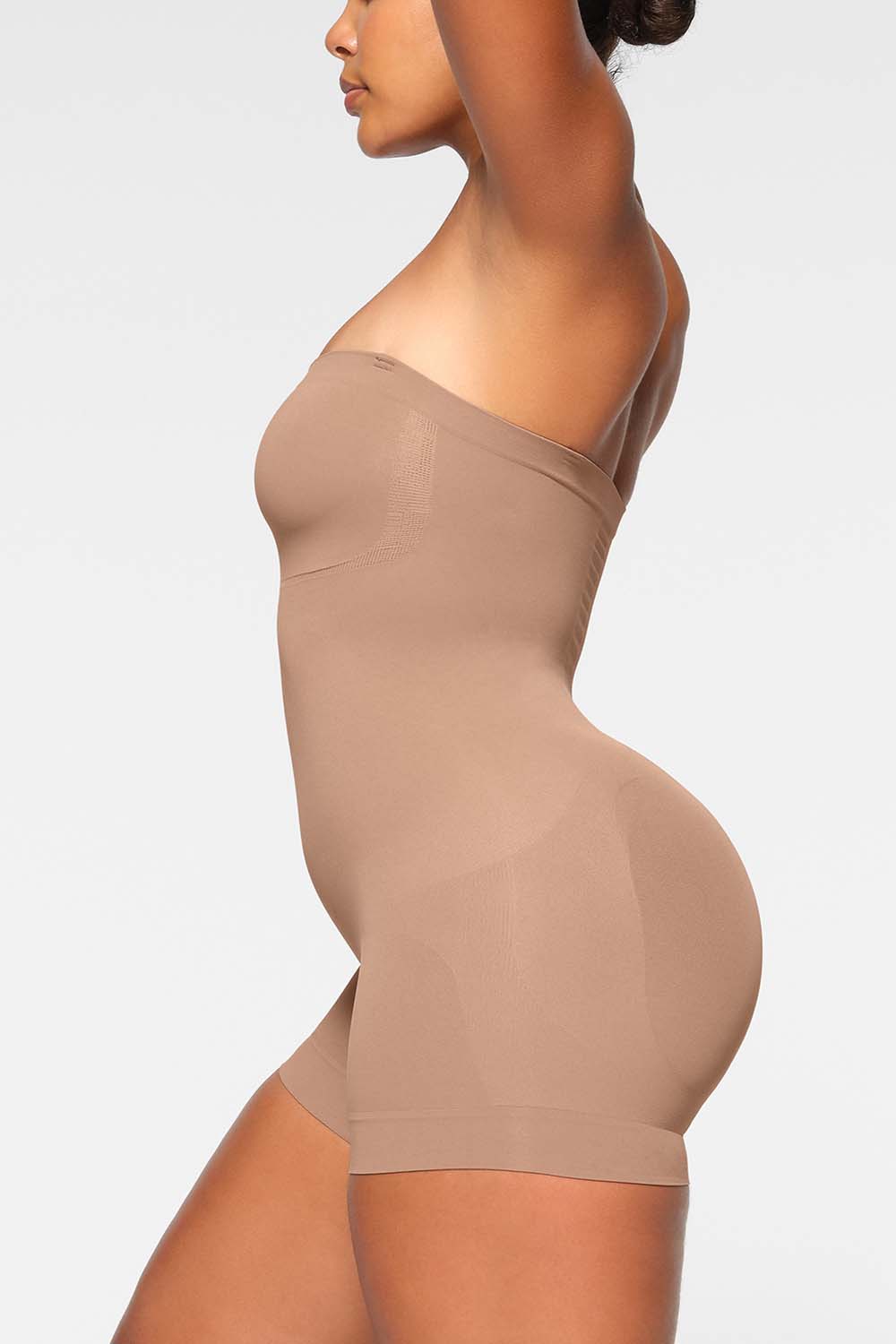תמונת כל הלוק של STRAPLESS SHORTIE BODYSUIT